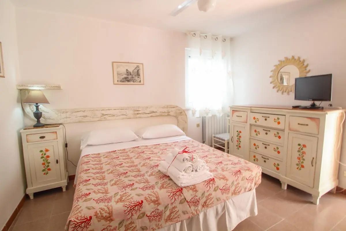 Camera matrimoniale — Oasi B&B Ponza