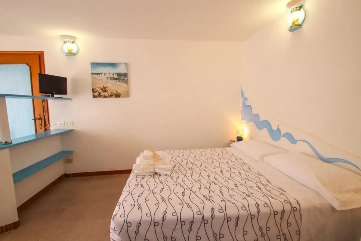 Camera con decorazione a onda — Oasi B&B Ponza